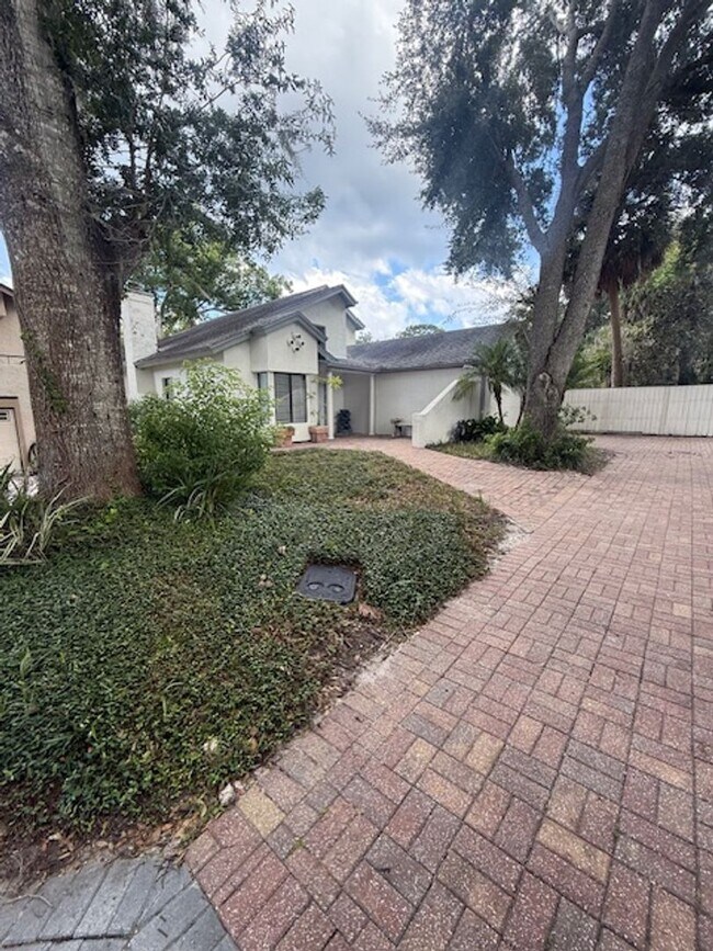 Building Photo - 621 Landings Pl