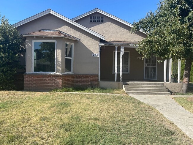 Building Photo - 712 W Hammond Ave