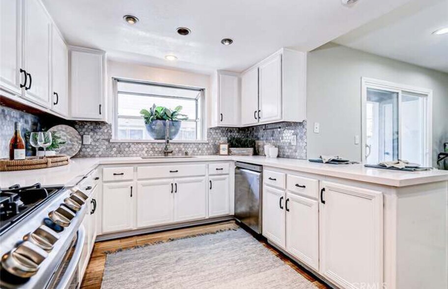 Kitchen - 2218 Mathews Ave