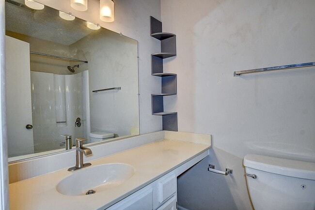 Building Photo - FOR RENT -  AEIRES ON THE BAY!