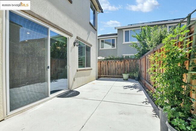 Building Photo - 278 Sespe Creek Ave.