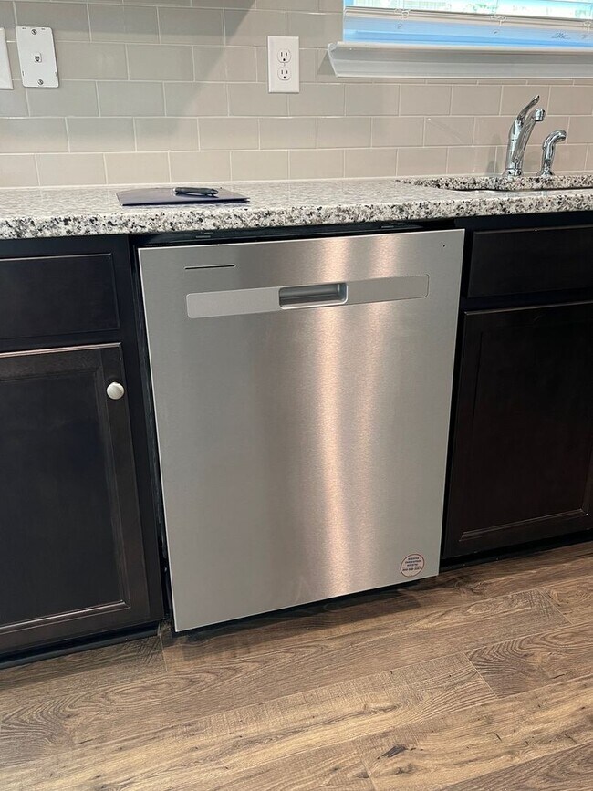 Building Photo - Pristine 3BR Townhouse in Arden