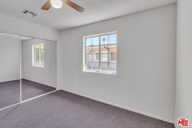 Building Photo - 6616 Sylmar Ave
