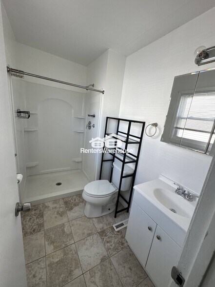 Building Photo - 647 Saltzman Rd