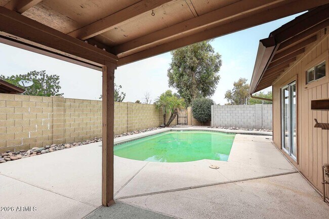 Building Photo - 1904 N Arrowhead Cir