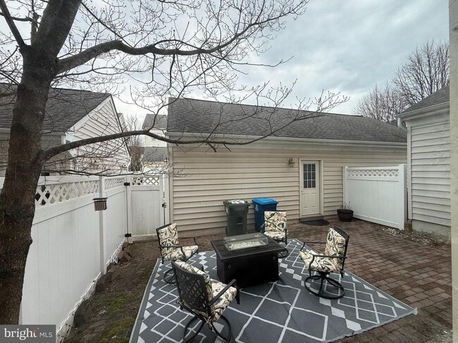 Building Photo - 22949 Fanshaw Square