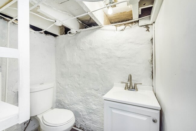 Building Photo - Stunning 4 bedroom home in Mt. Washington available January 2nd!