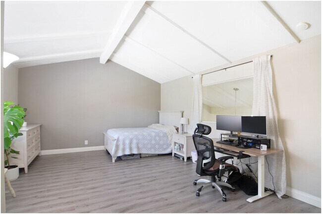 Building Photo - 2 Bedroom Condo In Malvern Creek!