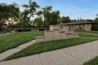 Building Photo - 322 Maple Dr