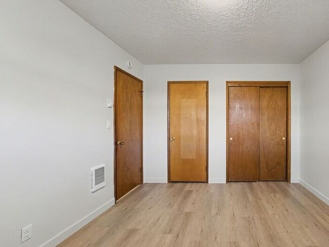 Building Photo - Duplex: 2 Bedrooms - Salem SE