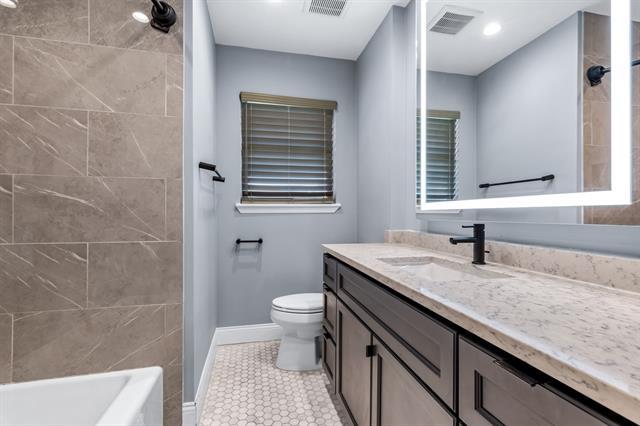 Building Photo - 704 Downing Dr