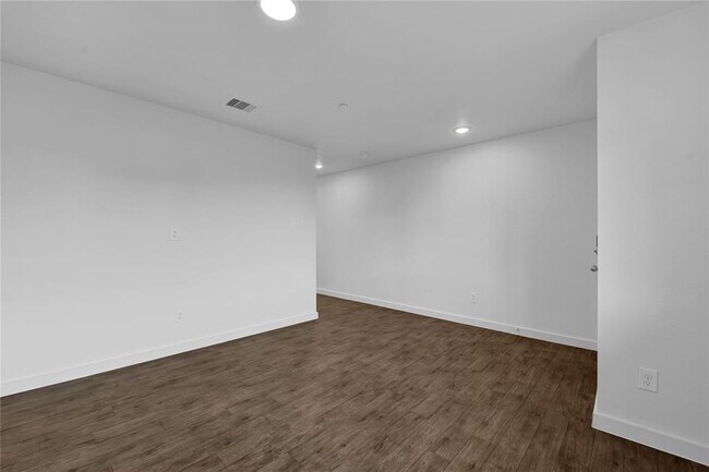 Building Photo - 12603 Telge Rd