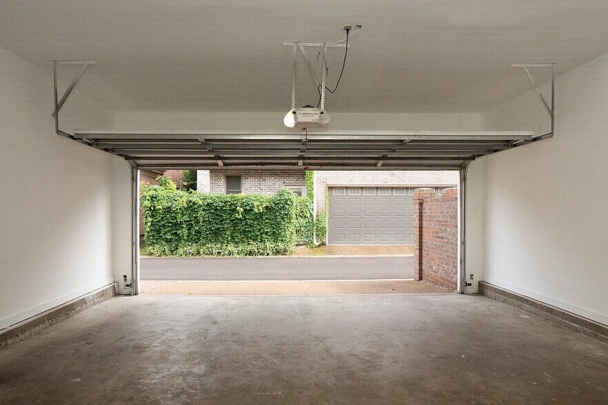 Building Photo - 83 Asphodel Dr