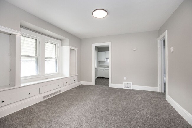 Building Photo - 4 BED, 1 BATH BEAUTIFUL SINGLE-FAMILY HOME IN CLEVELAND!