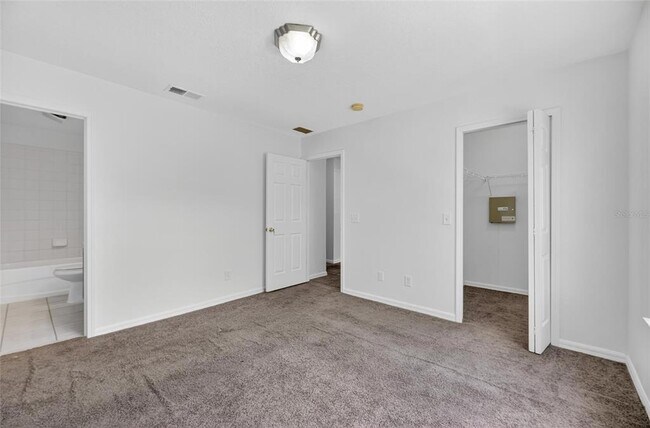 Building Photo - 10737 Keys Gate Dr