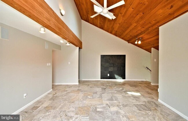 Building Photo - 122 Wheatsheaf Ln