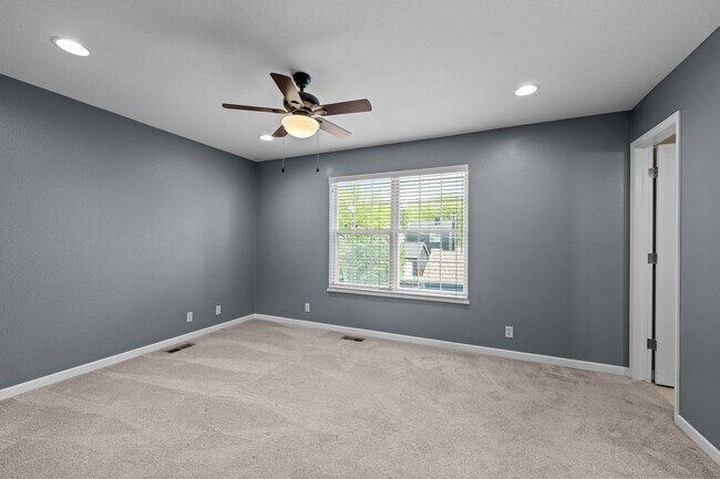 Building Photo - Gorgeous home by Sloans Lake!