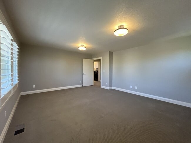 Building Photo - Elegant South Cooper Mountain Home with 4 Bedrooms, Bonus Room, Main-Level Suite & Designer Finishes