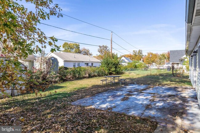 Building Photo - 15 Gallant Ln
