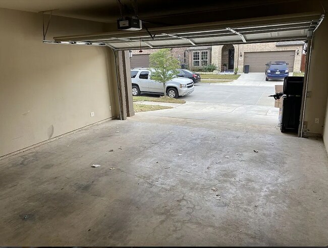 Building Photo - 1006 Jamal Dr