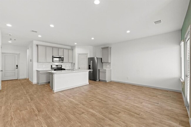 Building Photo - 207 William Ln