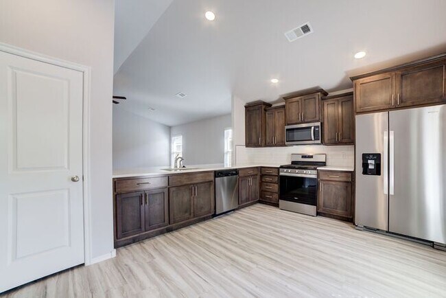 Building Photo - 4/2.5/2 New Construction Available Now!