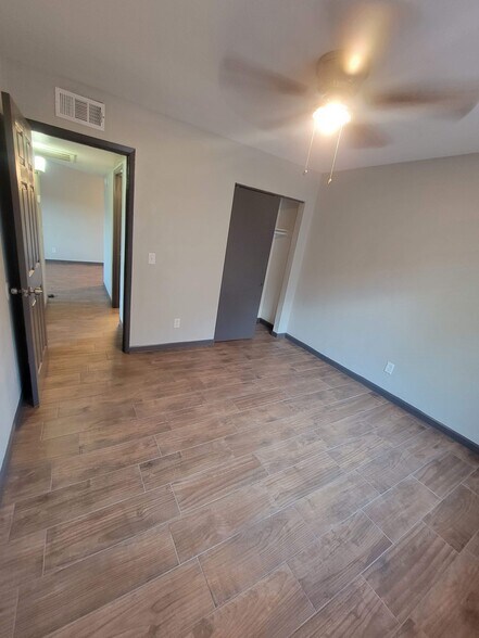 Building Photo - 426 E Quail Ave