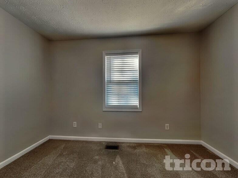 Building Photo - 3845 Forsythia Way