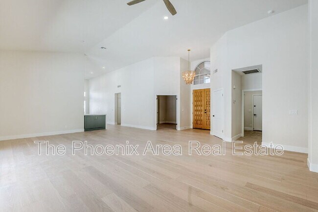 Building Photo - 1531 E Silverwood Dr