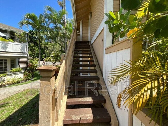 Building Photo - 625 Mananai Pl