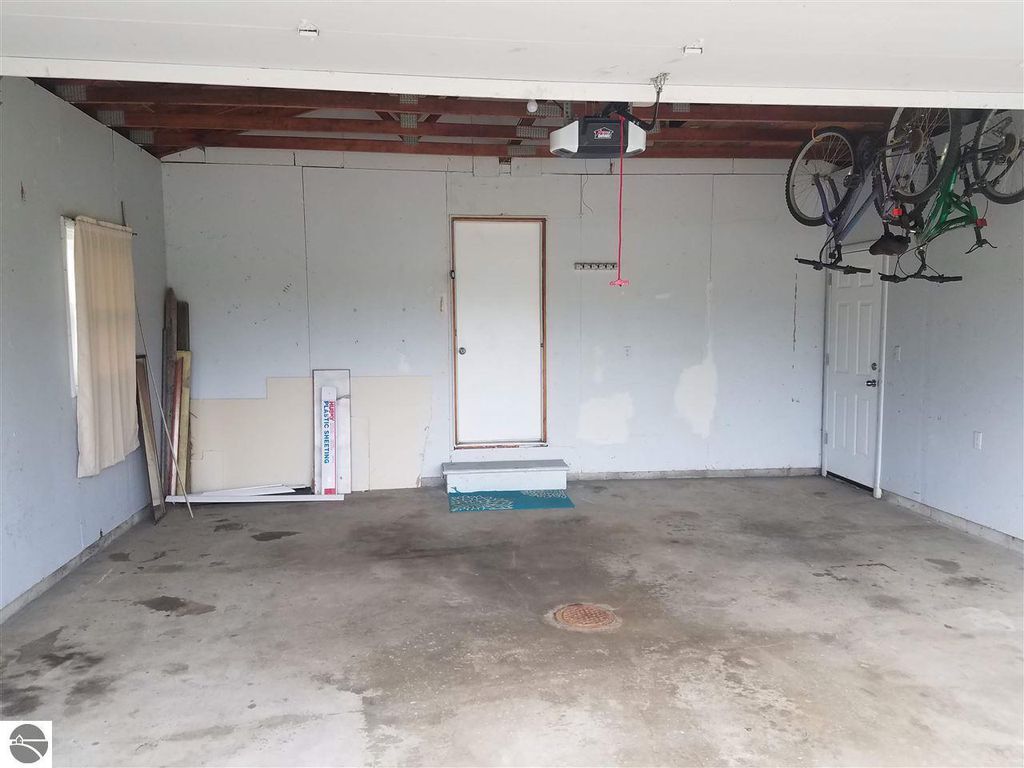 Building Photo - 252 N Frost Dr