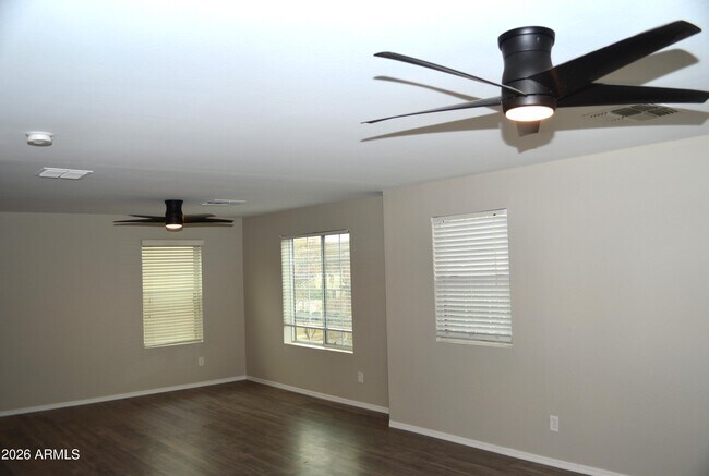 Building Photo - 964 S Almira Ave