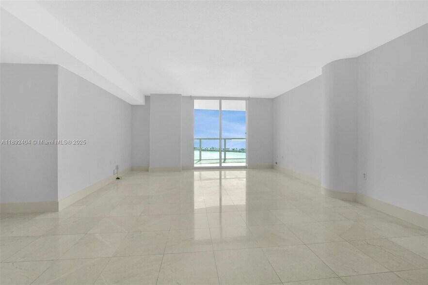 Building Photo - 2101 Brickell Ave