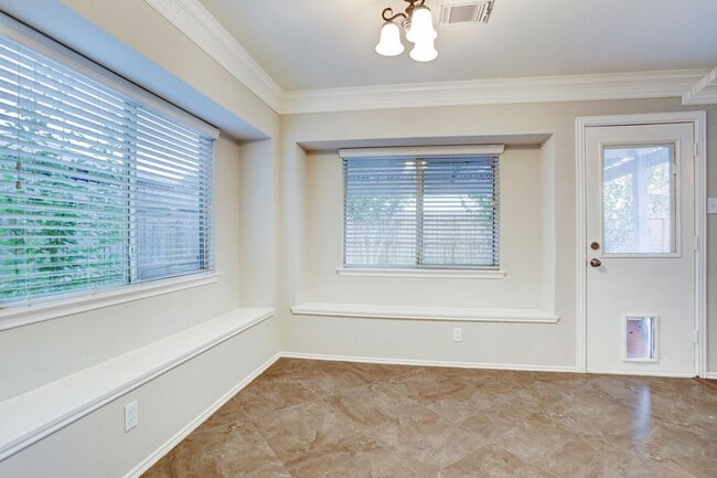 Building Photo - 3806 Flatwood Dr