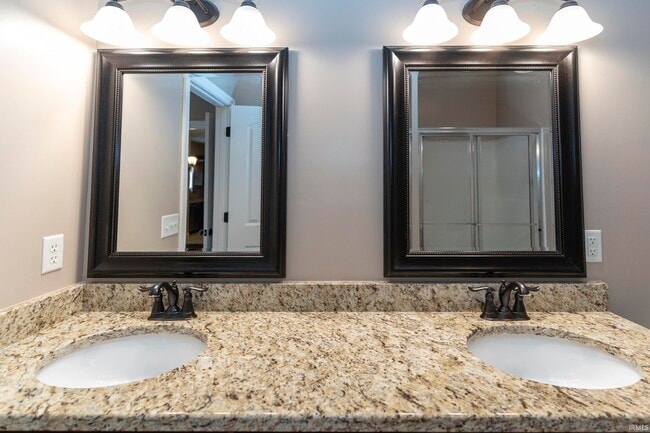 Building Photo - 8838 Hedgewood Ct