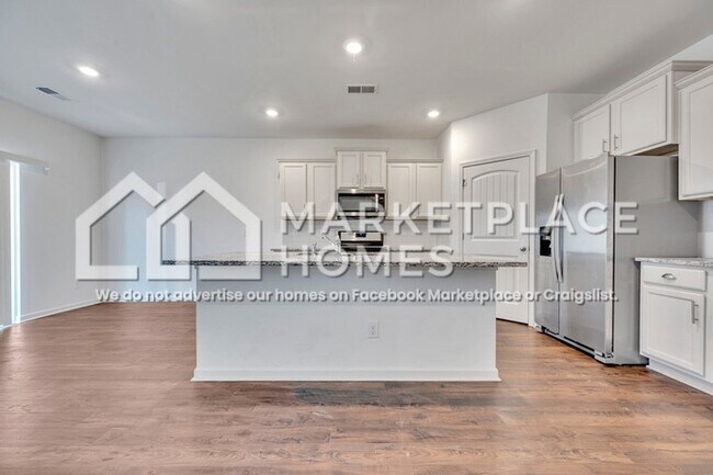 Building Photo - 1027 Park View Dr