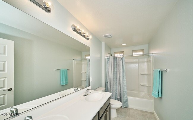Building Photo - 2415 E Runaway Bay Pl