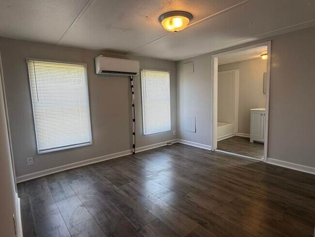 Building Photo - 107 Gouge Dr