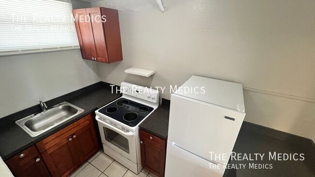 Building Photo - 1010 N Fiske Blvd