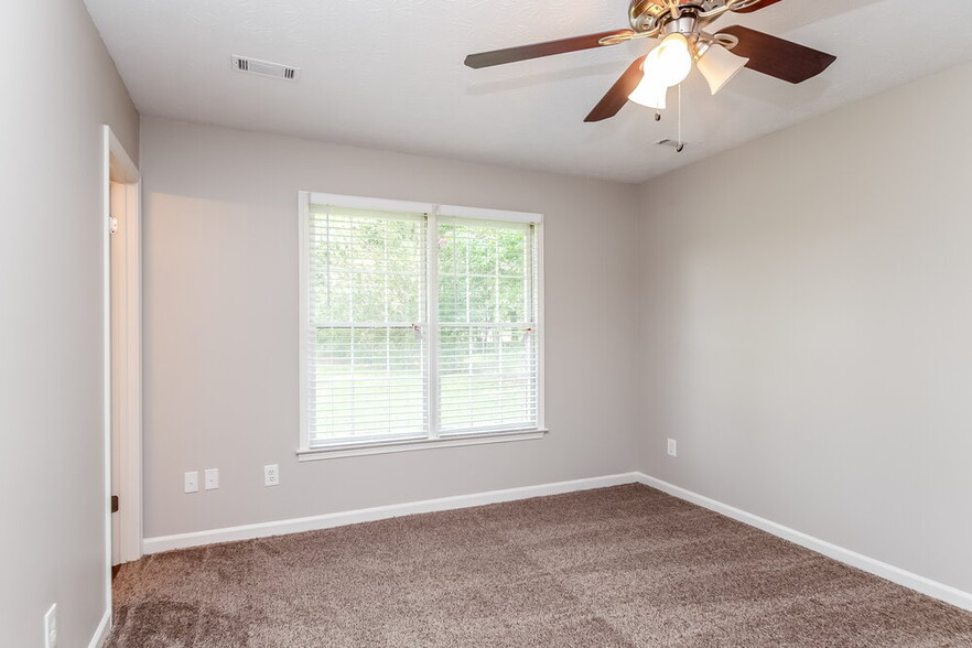 Building Photo - 465 Rosehill Dr