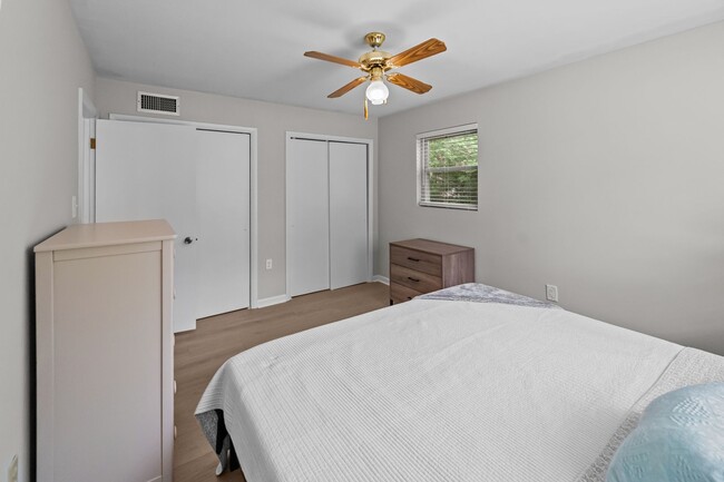 Building Photo - Charming 3-Bedroom Home on Savannah’s Southside with Covered Patio and Large Backyard