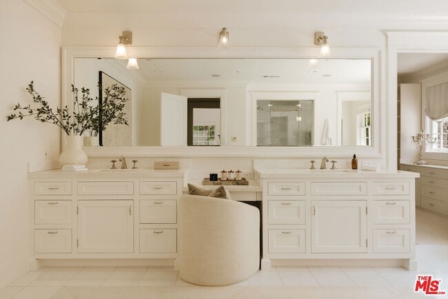 Building Photo - 2435 Mandeville Canyon Rd