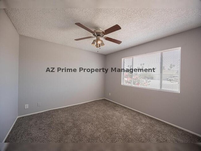 Building Photo - 4704 S La Rosa Dr