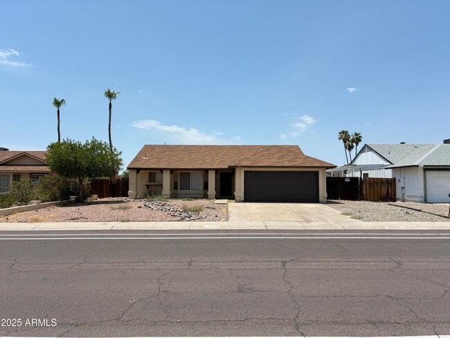 Primary Photo - 11014 N 65th Ave