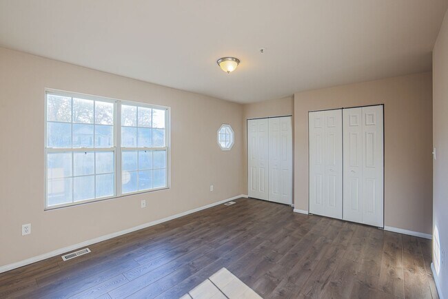 Building Photo - 1237 Splashing Brook Dr