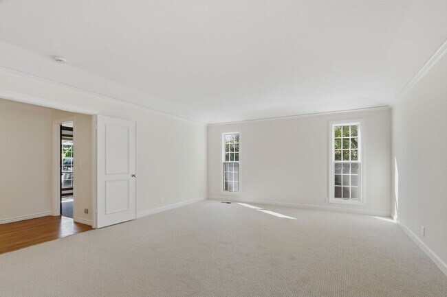 Building Photo - Stunning 3,488 Sq. Ft. Home with Pool & 3-...
