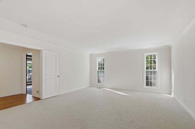 Building Photo - Stunning 3,488 Sq. Ft. Home with Pool & 3-Car Garage