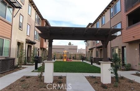 Building Photo - 1330 Clementine Way