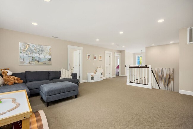 Building Photo - Bainbridge Island Home