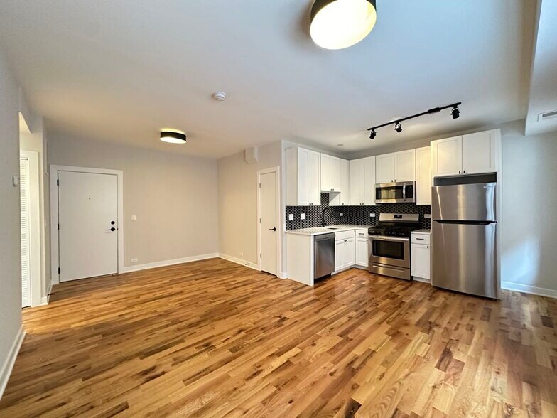 Building Photo - 659 W Wrightwood Ave